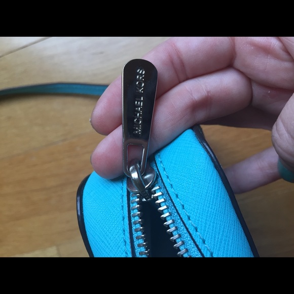 *SOLD Michael Kors Jet Set Crossbody Leather - Picture 3 of 4