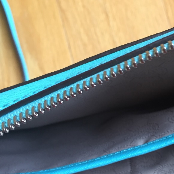 *SOLD Michael Kors Jet Set Crossbody Leather - Picture 4 of 4