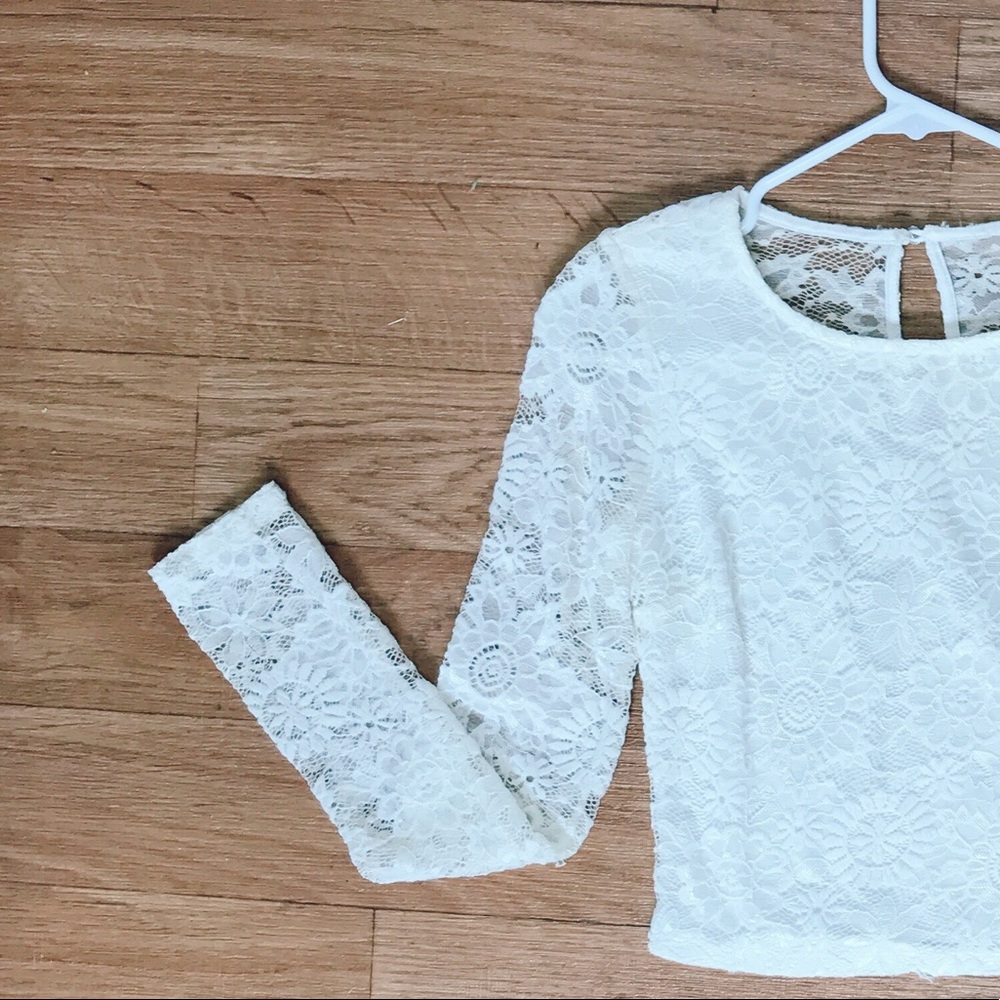 White lace long sleeve crop top