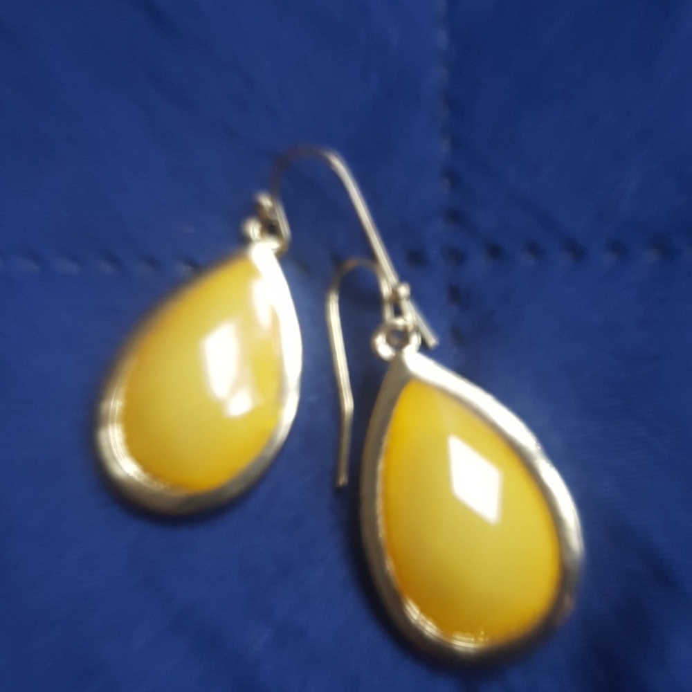 Earings - Picture 3 of 4