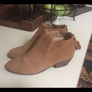 Apri Zip-Back Ankle Booties