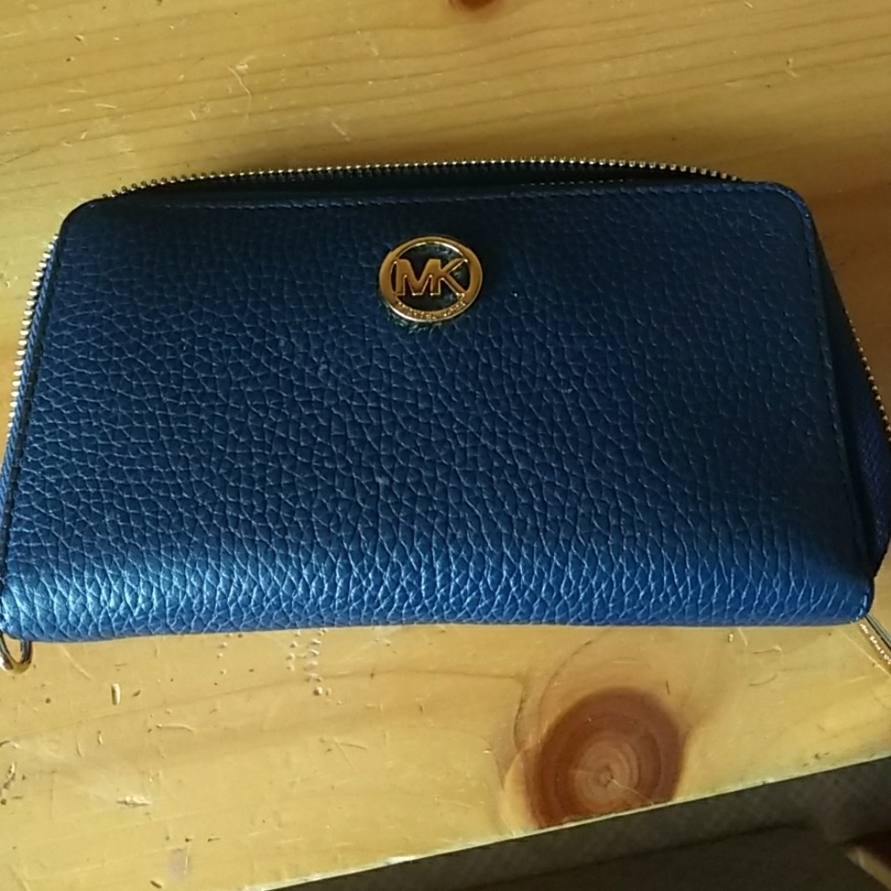Michael kors wallet