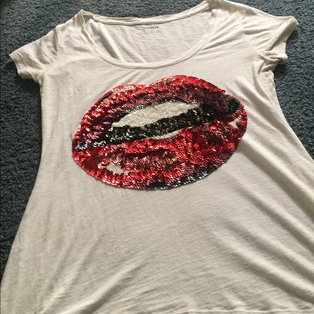 Express Sequin Lips T-Shirt