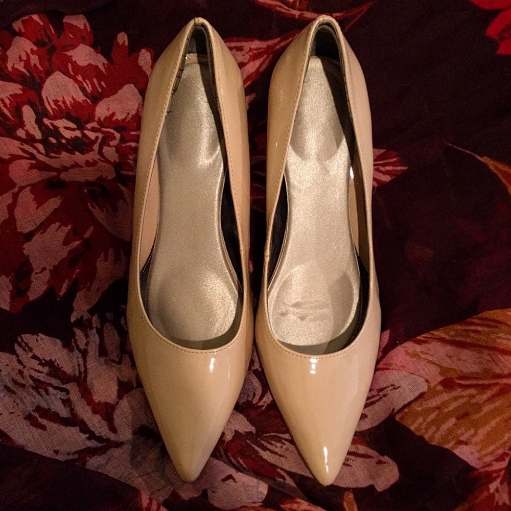 ***NEW*** Alfani Nude Pointy Toe Heel