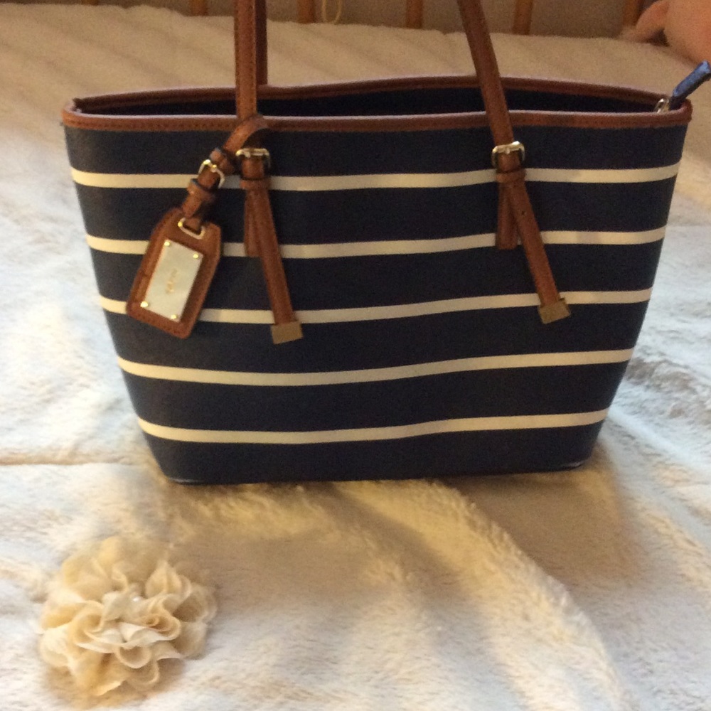 Chic Striped shoulder bag