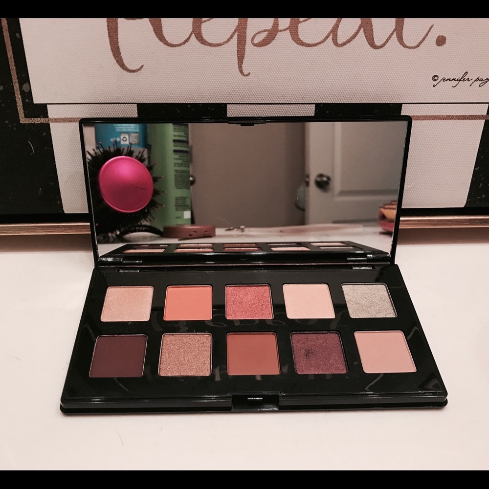Brand new NYX eyeshadow palette.