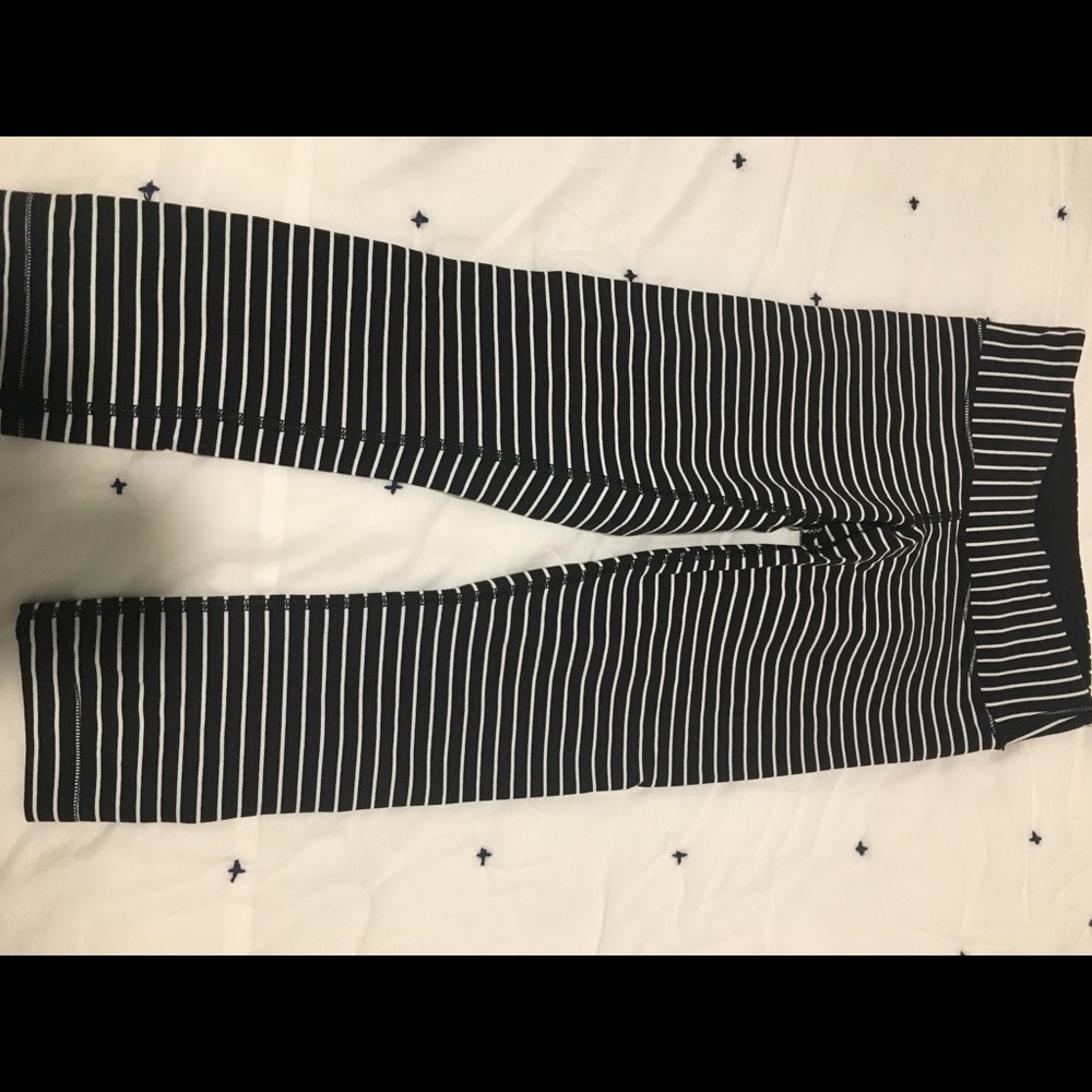 Lululemon parallel stripe Crops