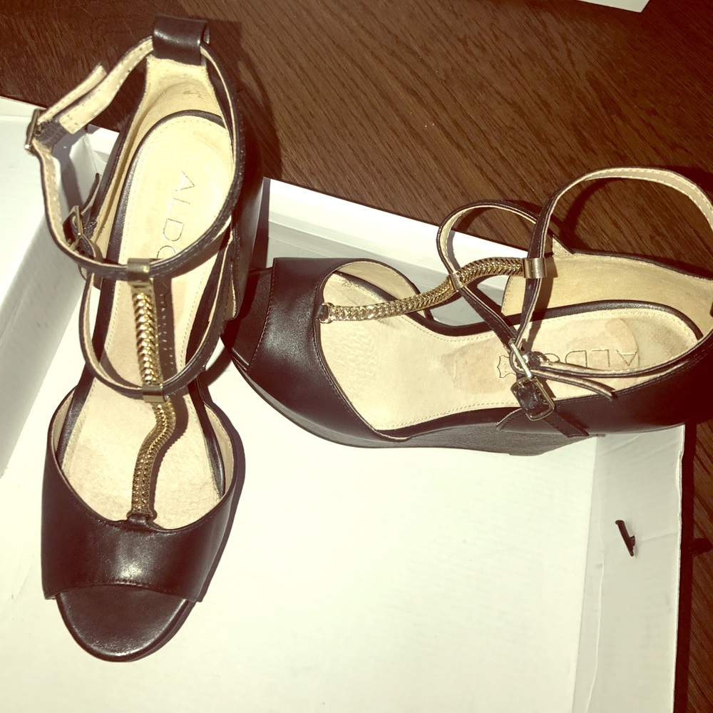 Wedge sandals