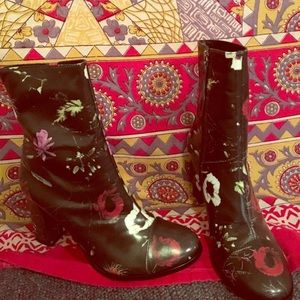 Size 8 Matisse floral booties