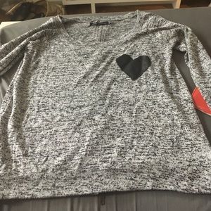 Black and white sweater w/heart and zipper in back
