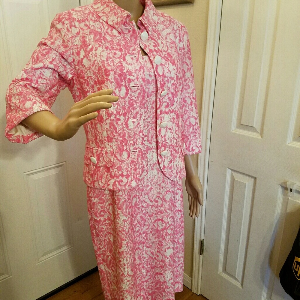 Worth New York suit pink