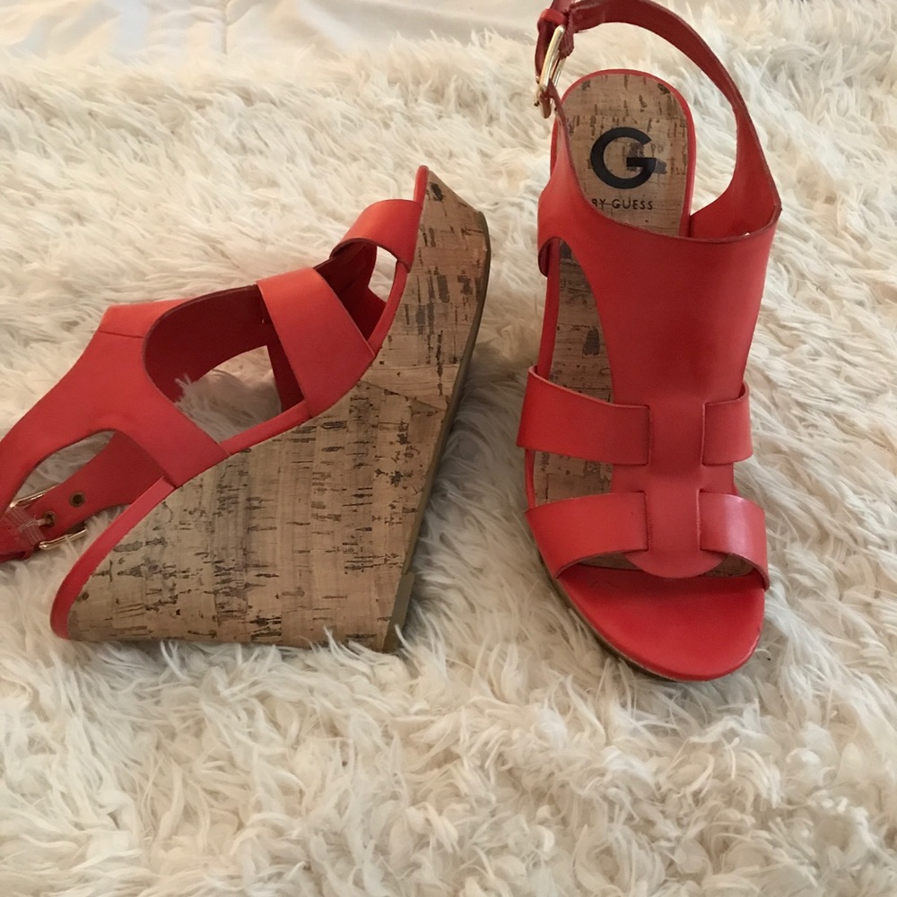 Salmon Guess wedge