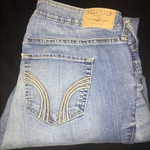 Hollister Skinny Jean (Destroyed Light Wash)