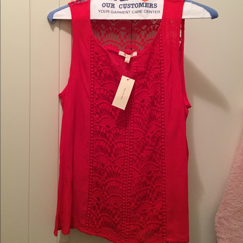 Lace sleeveless top