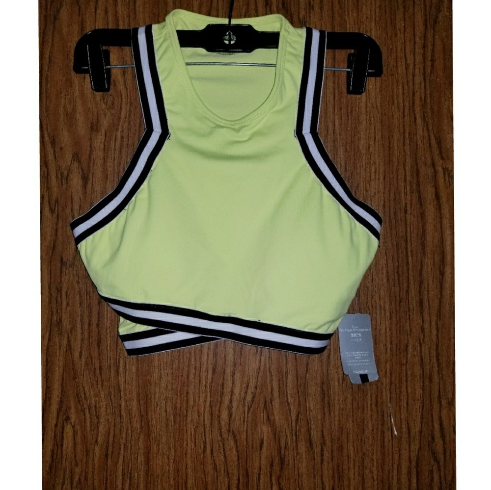 Athletic top w/ moisture management