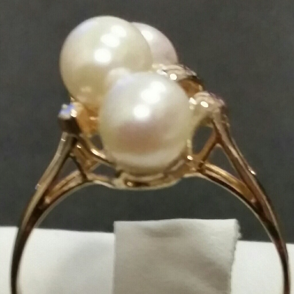 Ladies SOLID GOLD Ring - Picture 2 of 4