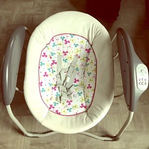 Baby swing. Hardly used it, great condition.