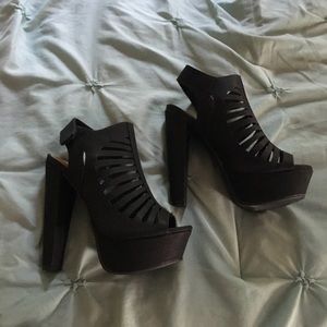 Black platform pumps