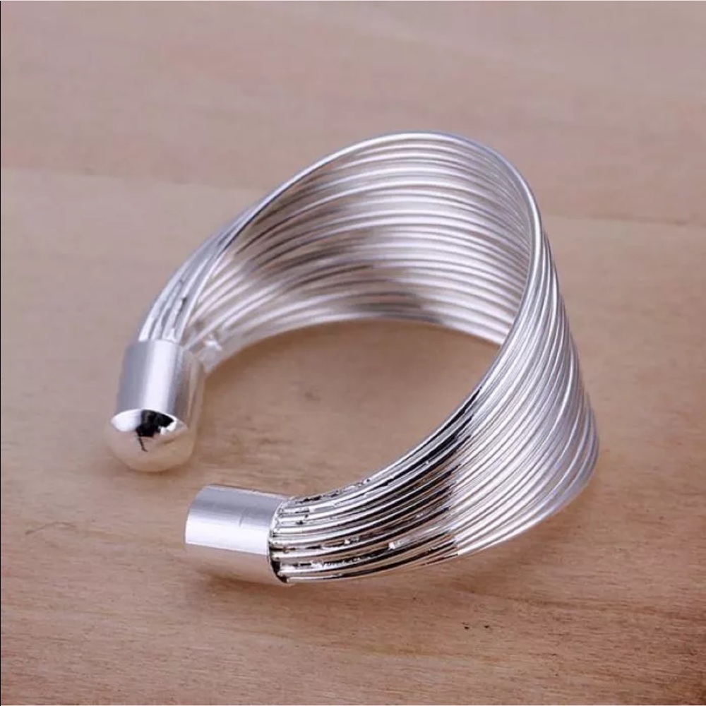 NWOT Adjustable Silver Wire Wrap Band Ring - Picture 2 of 4