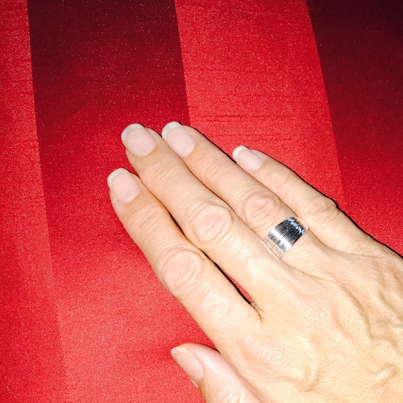 NWOT Adjustable Silver Wire Wrap Band Ring - Picture 3 of 4