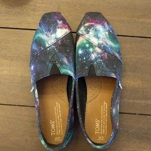 Toms Shoes