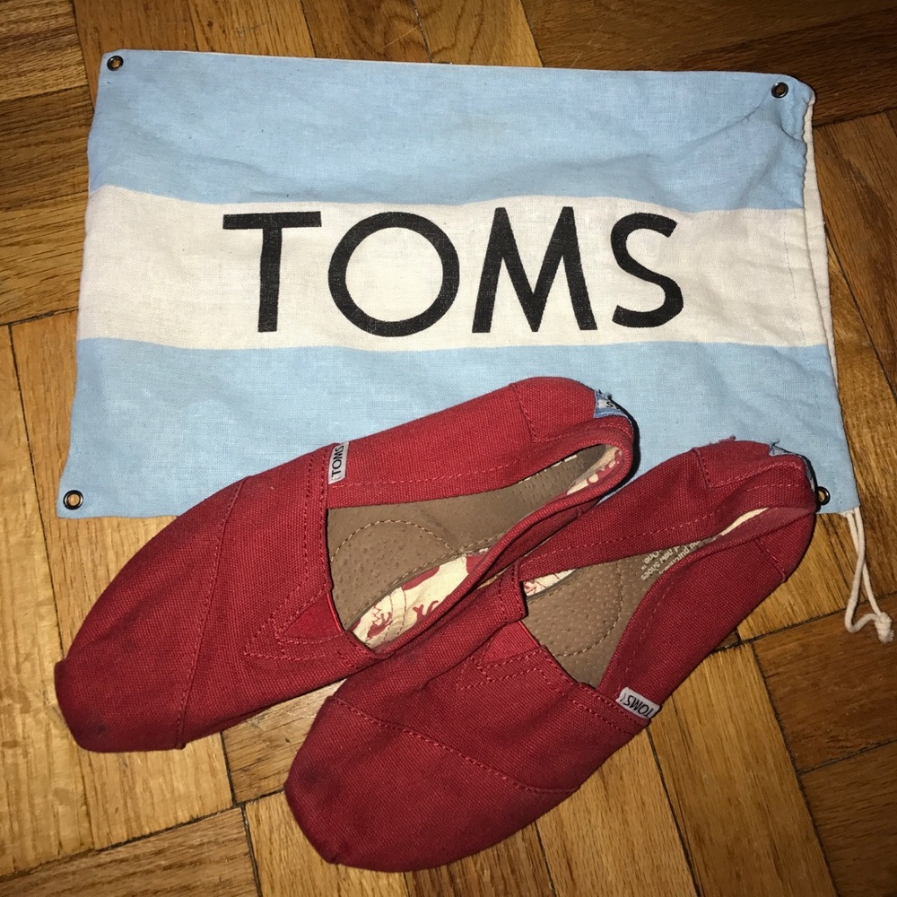 TOMS Classic Canvas Shoe / Red  // Size 8