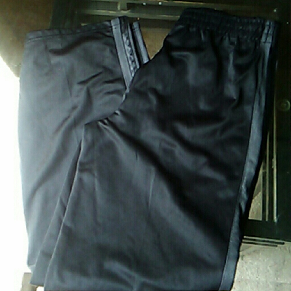 ⭐⭐⭐ DONATED ITEM⭐⭐⭐Windpants -NEW