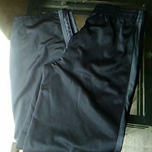 ⭐⭐⭐ DONATED ITEM⭐⭐⭐Windpants -NEW