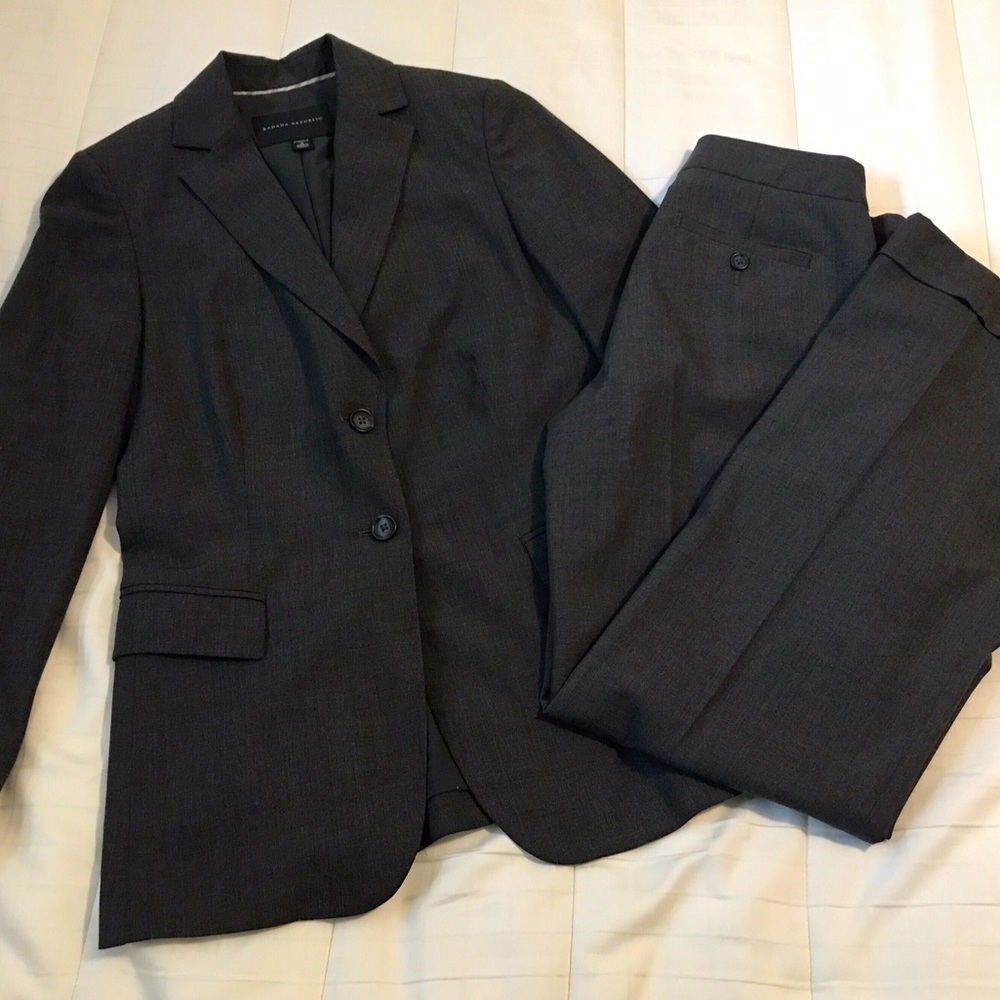 Banana Republic wool blend suit / Size 0