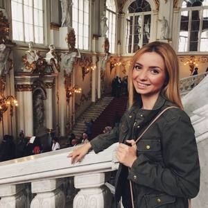 Meet your Posher, Carrie