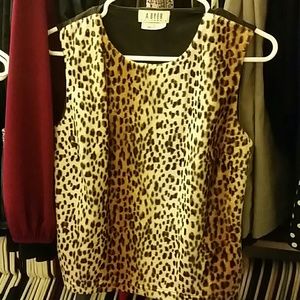 Super cute leopard print top.