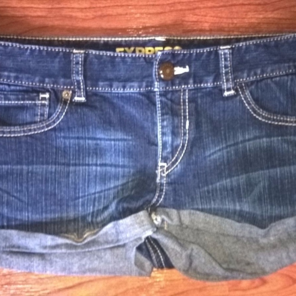 Express Medium Wash Stretch Jean Shorts