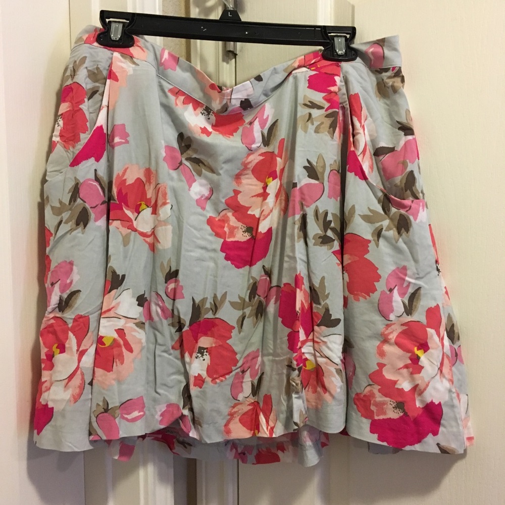 NWT Adorable Old Navy flower skirt