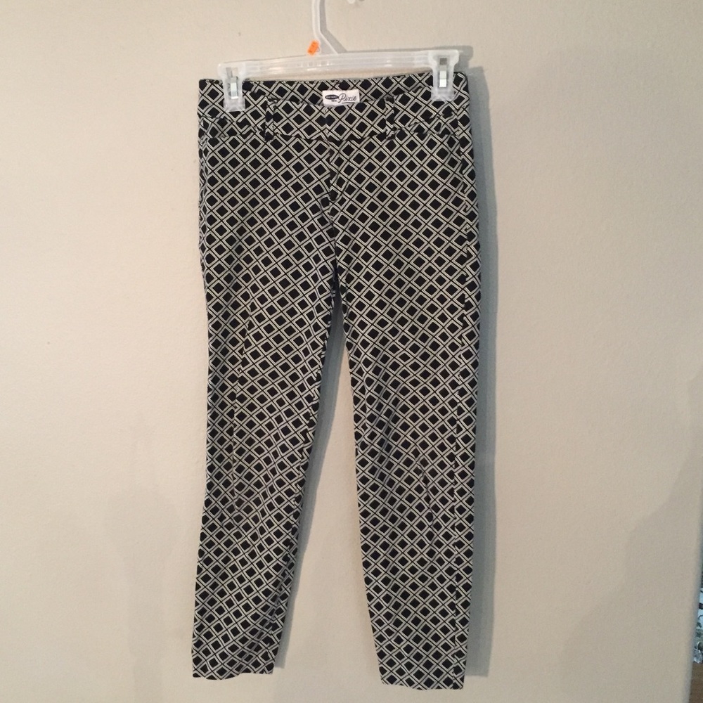 3/4 length diamond patterned pants