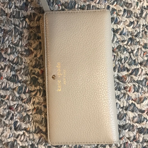 Kate Spade wallet - Picture 1 of 3