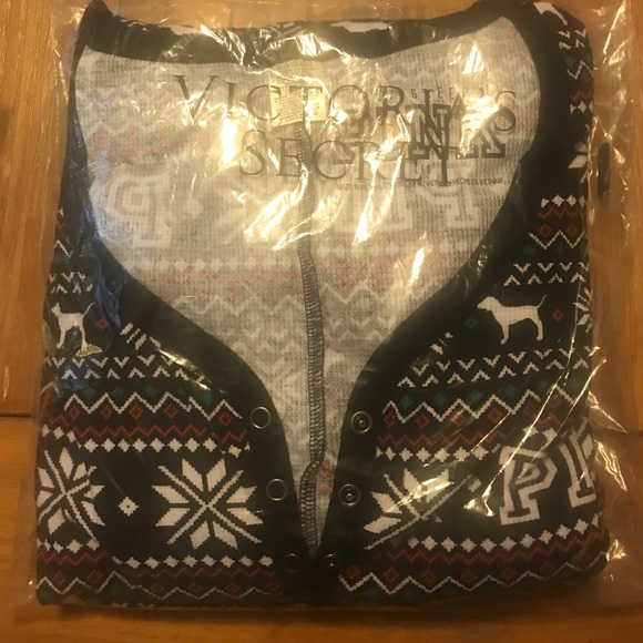 🆕 VS PINK onesie thermal pajamas - Picture 3 of 3