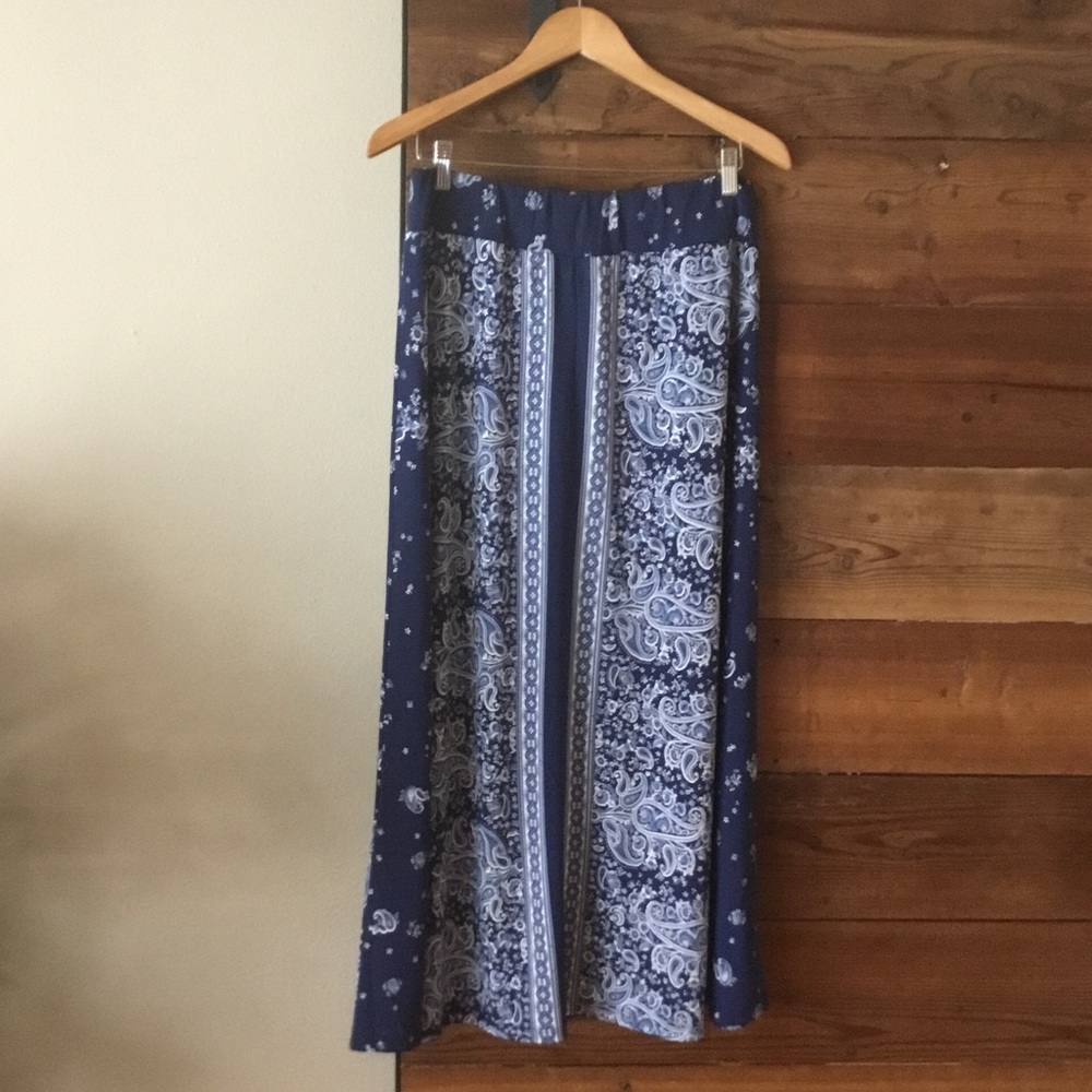 Blue/white paisley skirt.