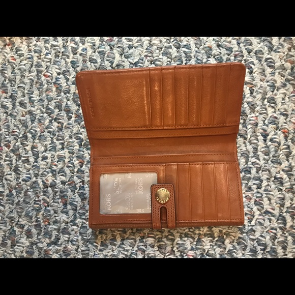 Michael Kors wallet - Picture 2 of 3
