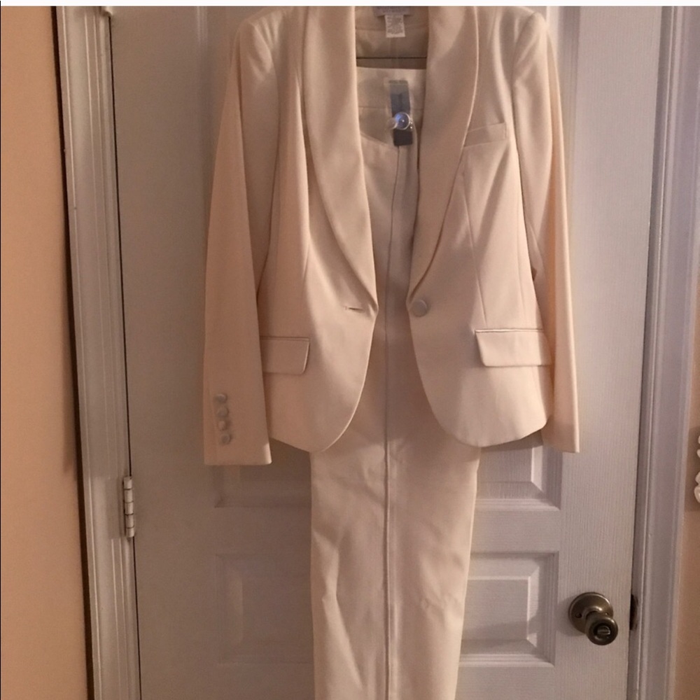 Ivory color new pant suit Size 4