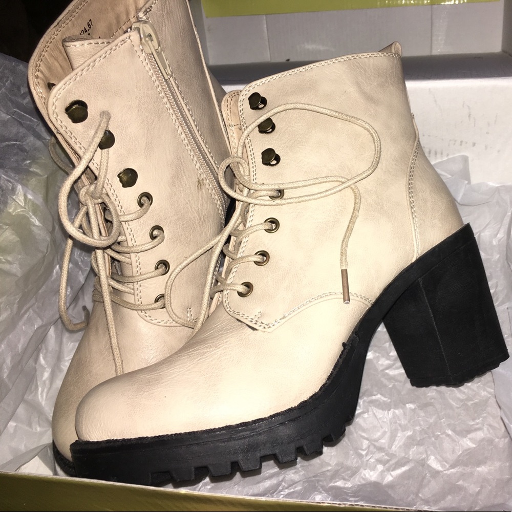 size 6 Cathy Jean zip up heels! Never worn!