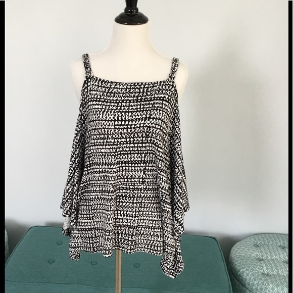 Ella Moss cold shoulder top size XS. NWT 🎉HP🎉 - Picture 5 of 8