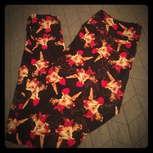 Lularoe Cupid leggings!