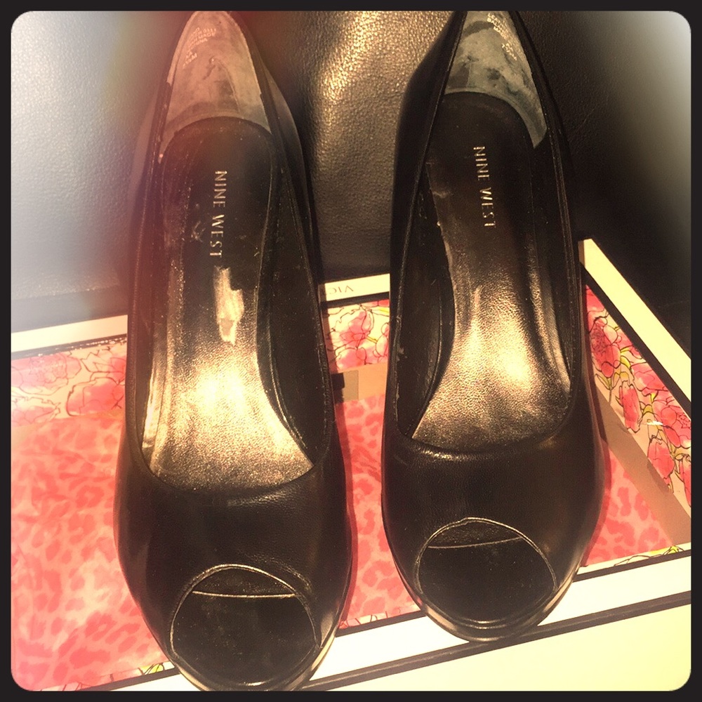New. 7 1/2 Nine West black Peep Toe heels