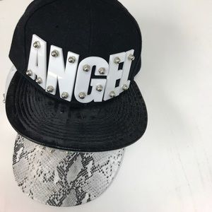 Caps