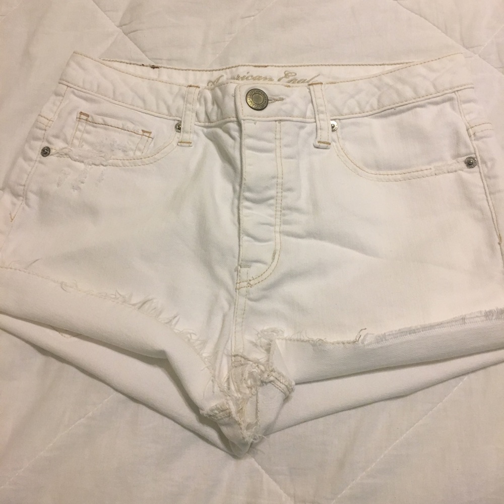 AEO HighRise White Shorts