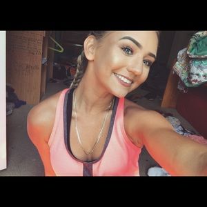 Meet your Posher, Kayla