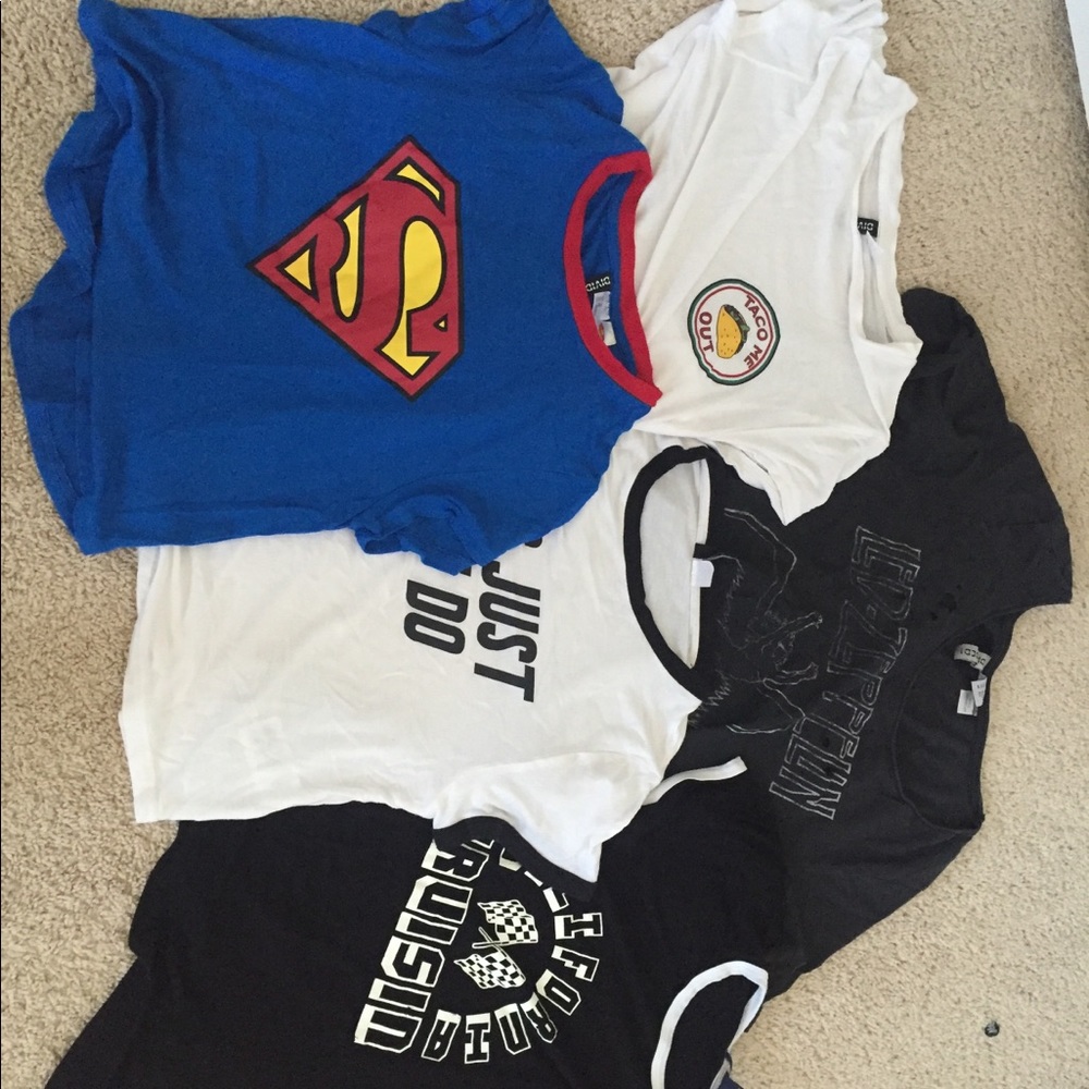 GRAPHIC TEES BUNDLE - Picture 1 of 6