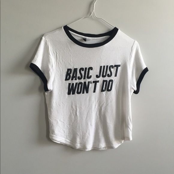 GRAPHIC TEES BUNDLE - Picture 2 of 6