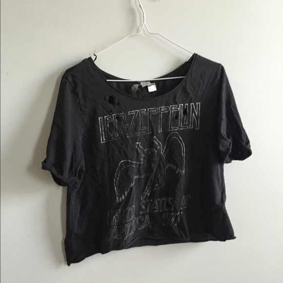 GRAPHIC TEES BUNDLE - Picture 3 of 6