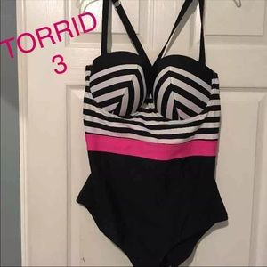 Cute swimsuit!!! ☀️💦 no straps